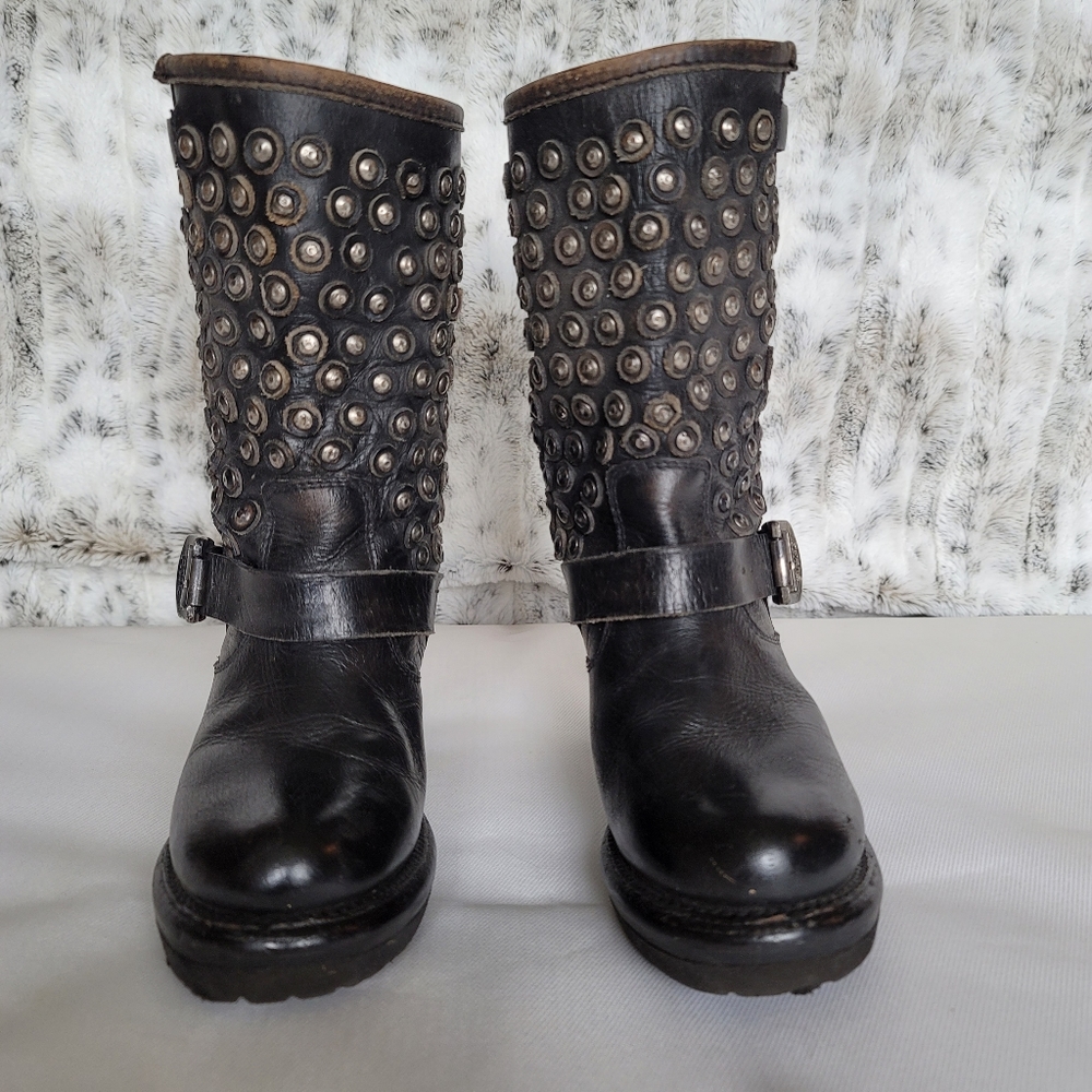 Black studded Frye Boots with a platform heel - Picture 2 of 7